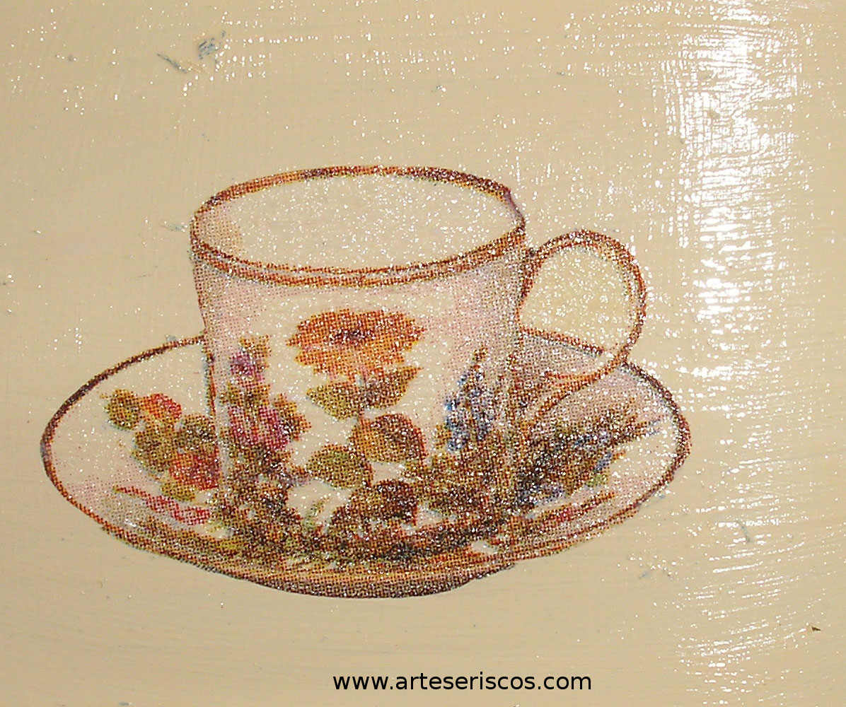 [DECOUPAGE EM PLÁSTICO 02 (TAMPA).jpg]