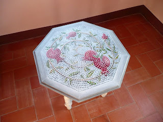 Hand painted, wooden table, how to decorate a simple wooden furniture ,faux mosaic, painting technique, piano di un tavolo in legno, decorato a mano, decorare un mobile semplice in legno, tecnica pittorica, finto mosaico dipinto
