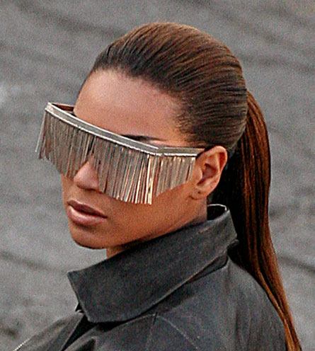 [beyoncesunglasses.jpg]