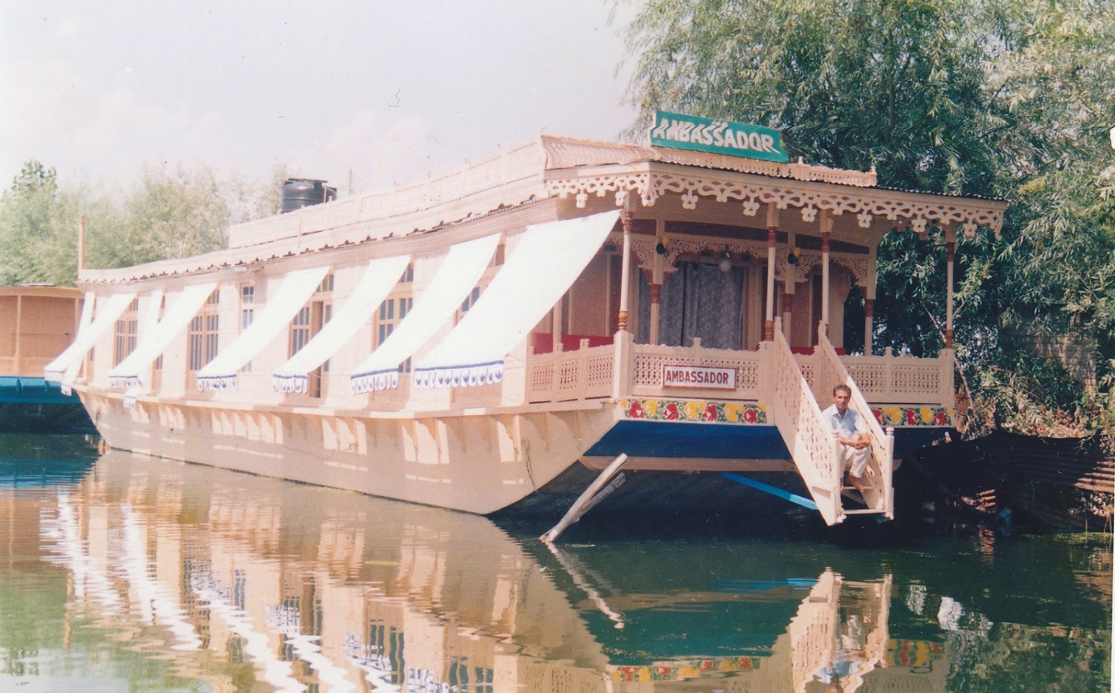 AMBASSADOR HOUSEBOAT IN SRINAGAR Srinagar houseboat experience reviews
