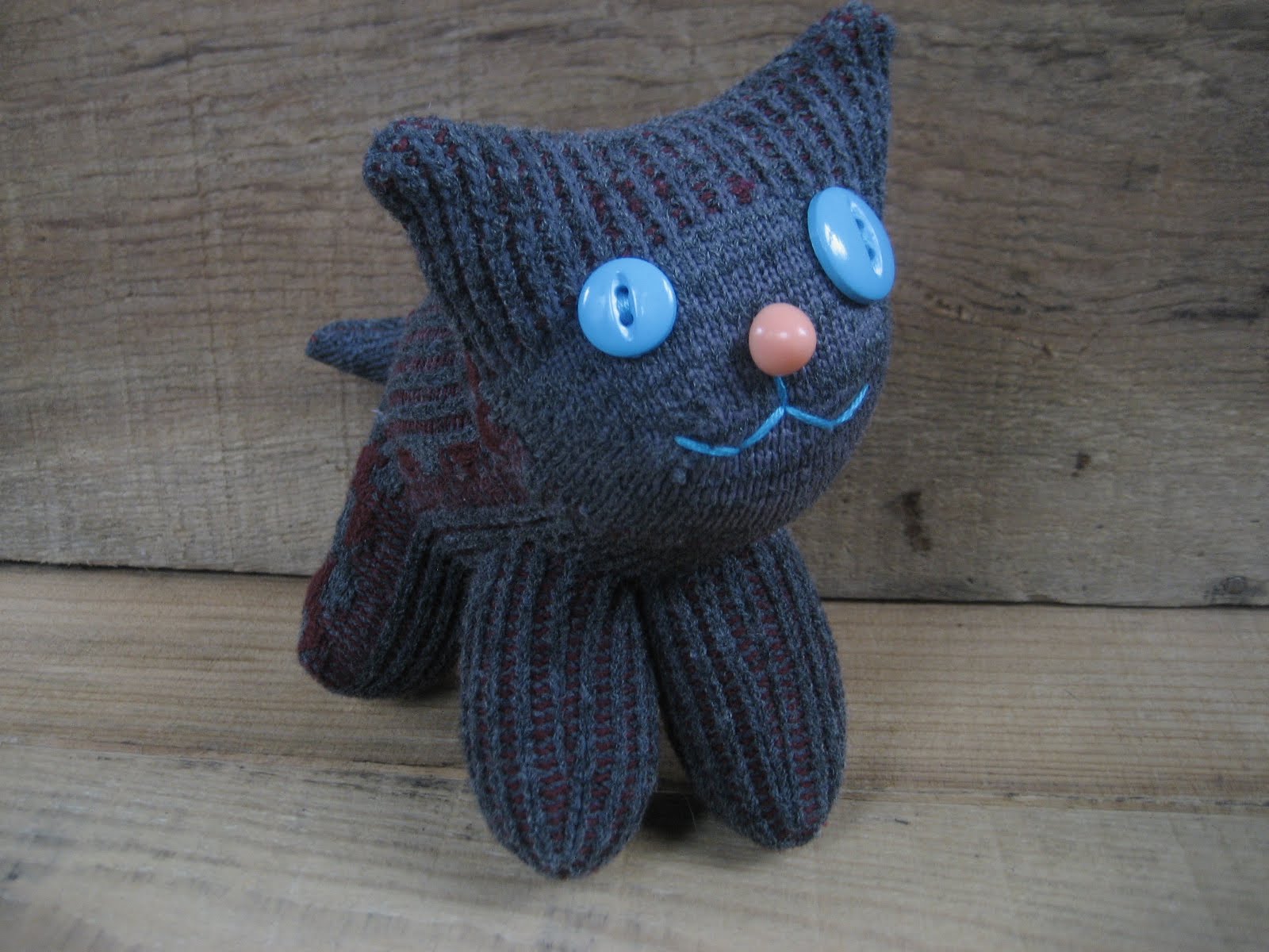 kira-s-crafty-life-blog-grey-sock-cat
