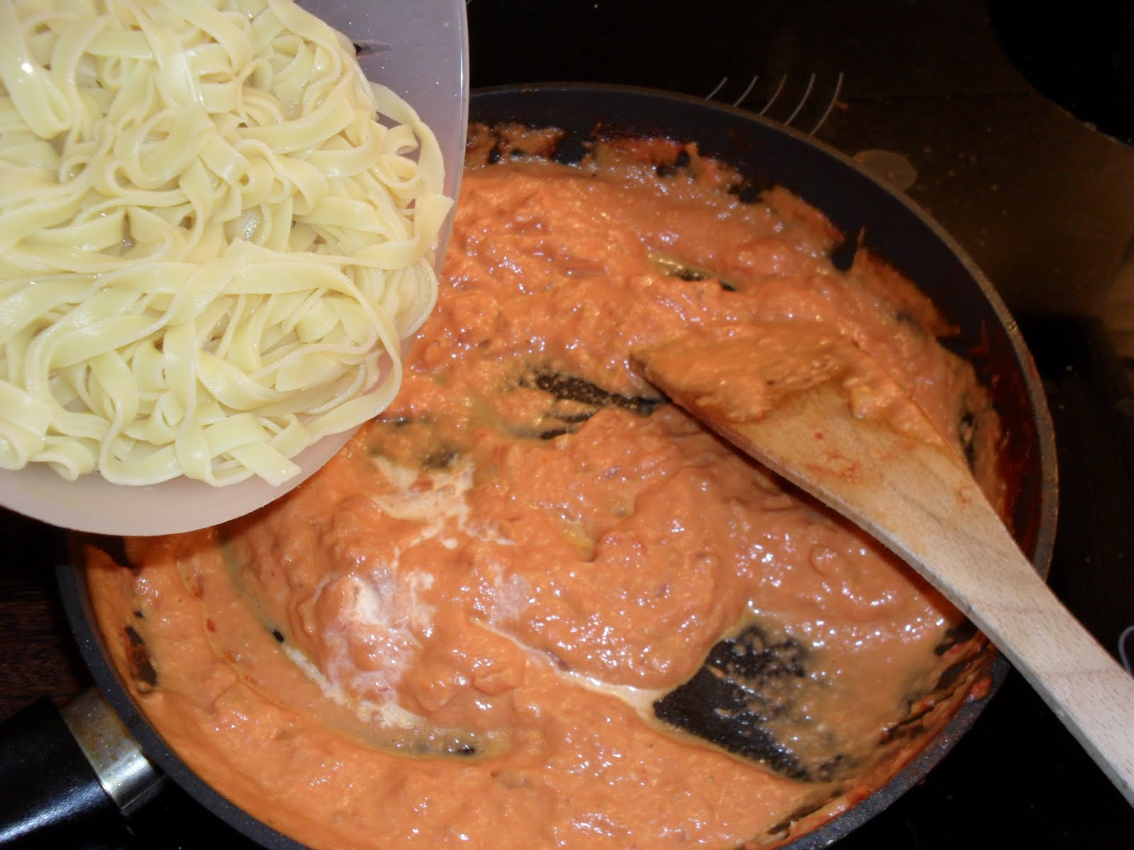 Holy macaroni! Tagliatelle med kremet tomatsaus