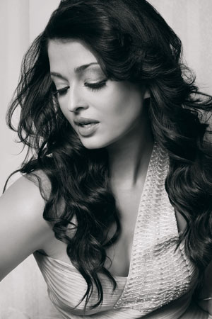 hot indian gallery: Aishwarya Hot Rocking Photos