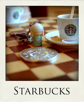 Raimundinha no Starbucks