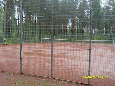 Vuorentaustan tenniskenttä kesällä ja Hervannan kuplahallissta talvikautena - Ottakaa yhteyttä