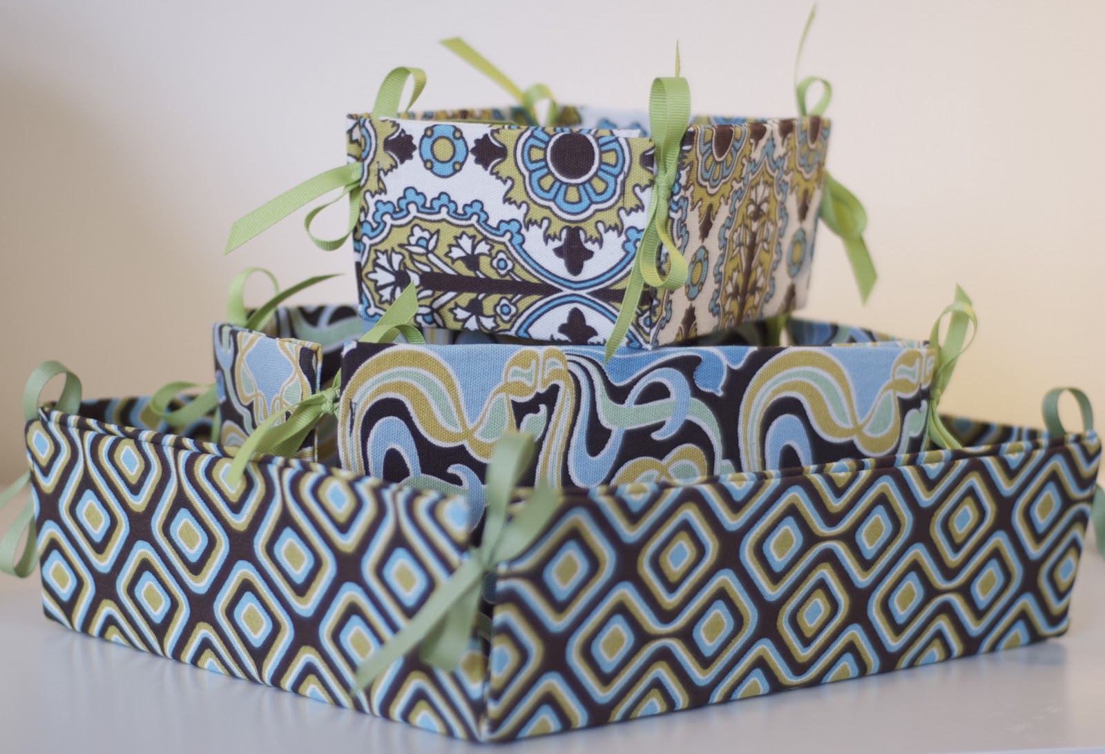 THE SMALLEST SPARROW Tutorial Fabric Covered Boxes with Ribbon Ties