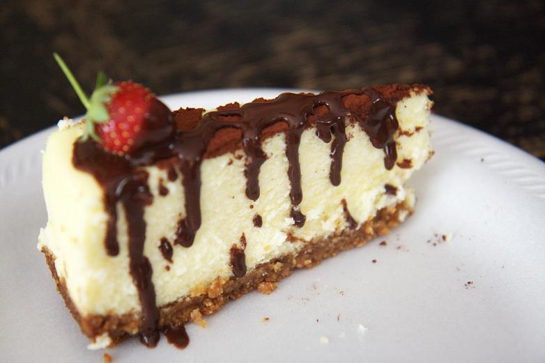 Gourmet Baking: Mascarpone Cheesecake with Chocolate Sauce
