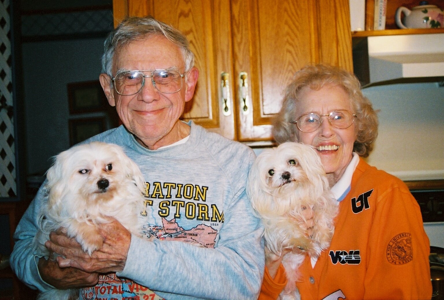 [2004d.JPG]
