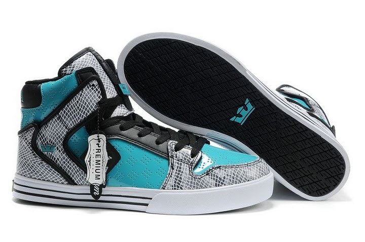 Snickers shoes Women's Sneakers & Shoes () From spin to yoga to everyday wear, shop women's sneakers featuring signature Nike styles and footwear technologies.