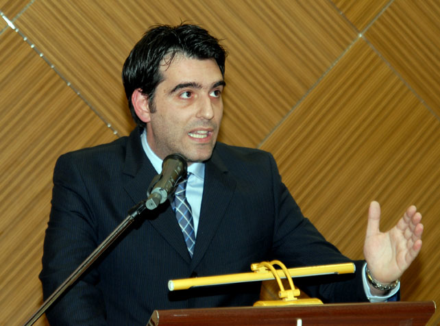 [poyspoyrikas.JPG]