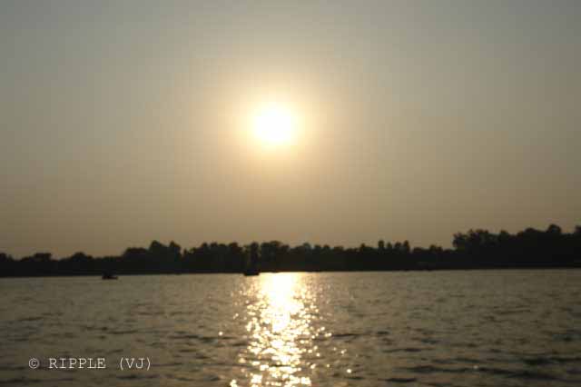 Sukhna Lake in Chandigarh is an artificial lake at the foothills of the Himalayas (shivalik hills). This 3 km rainfed lake was created in 1958 by damming a seasonal stream coming down from the Shivalik Hills...: Posted by VJ on PHOTO JOURNEY @ www.travellingcamera.com : VJ, ripple, Vijay Kumar Sharma, ripple4photography, Frozen Moments, photographs, Photography, ripple (VJ), VJ, Ripple (VJ) Photography, VJ-Photography, Capture Present for Future, Freeze Present for Future, ripple (VJ) Photographs , VJ Photographs, Ripple (VJ) Photography : People visit this place in the morning to enjoy the cool breeze and the beauty of nature. Chandigarh Sukhna Lake serves as a great picnic spot and an apt place for pursuing water sport activities like boating, yachting and water skiing etc.  