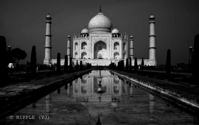 One Day trip from Delhi to Agra to see Tajmahal: Few More Photographs of Tajamahal @ Agra, Utter Pradesh, INDIA: The Taj Mahal is a mausoleum located in Agra which is located in Uttar Pradesh state of India. Tajmahal was built by Mughal Emperor Shah Jahan in memory of his favorite wife, Mumtaz Mahal.: Posted by Ripple (VJ) on PHOTO JOURNEY @ www.travellingcamera.com : ripple, Vijay Kumar Sharma, ripple4photography, Frozen Moments, photographs, Photography, ripple (VJ), VJ, Ripple (VJ) Photography, Capture Present for Future, Freeze Present for Future, ripple (VJ) Photographs , VJ Photographs, Ripple (VJ) Photography : 