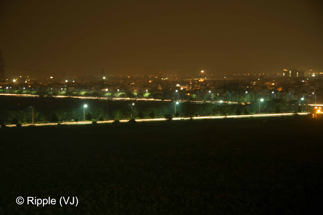 Posted by Ripple (VJ):Traffic moving on Noida Roads...