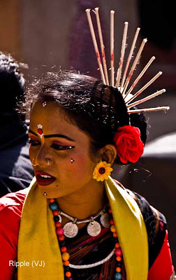 Posted by Ripple (VJ) : Faces of India @ Surajkund Fair : A Fusion of Tribal Get-up and Modern Cosmetics