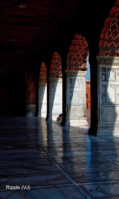 Posted by Ripple (VJ) : Delhi 6 - Jama Masjid : Corridor with some beautiful arches