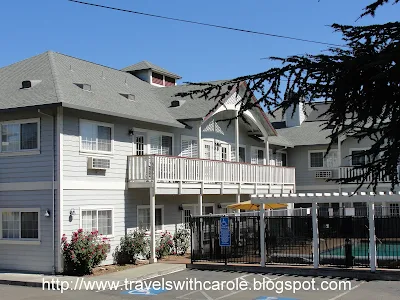 exterior of Geyserville Inn in Geyserville, California