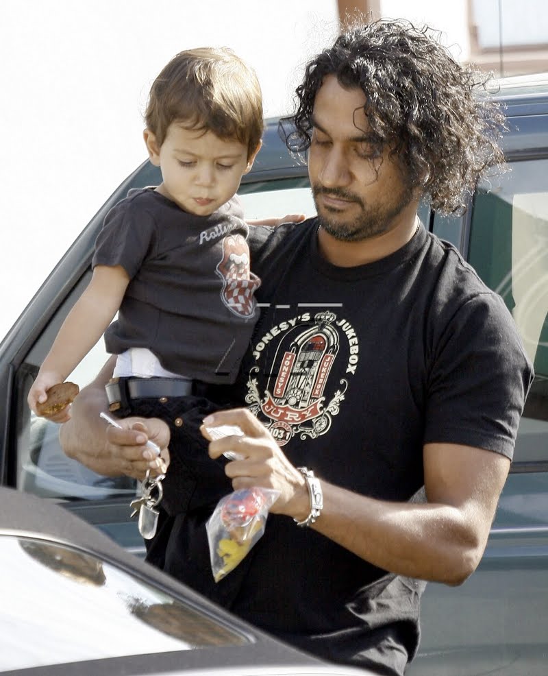 Sexy TV Actors: Naveen Andrews (Lost)