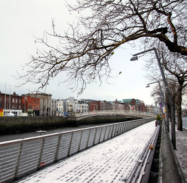 Fiume Liffey e half penny bridge-Dublino