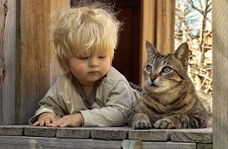 Imagens de crianças e seus gatos de estimação