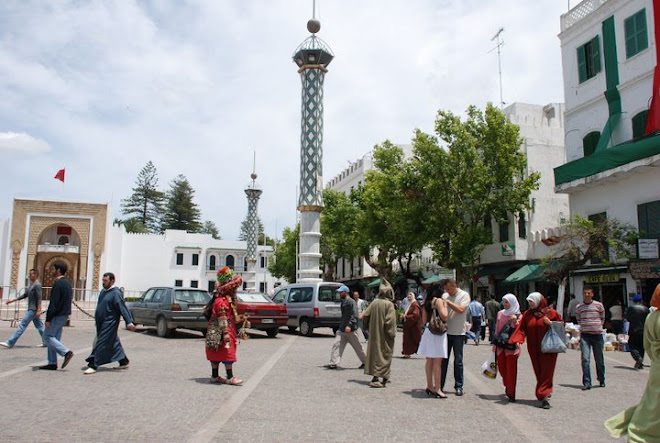Vida cotidiana en la Plaza del Mechuar Al-Saíd de Tetuán. Reino de Marruecos.
