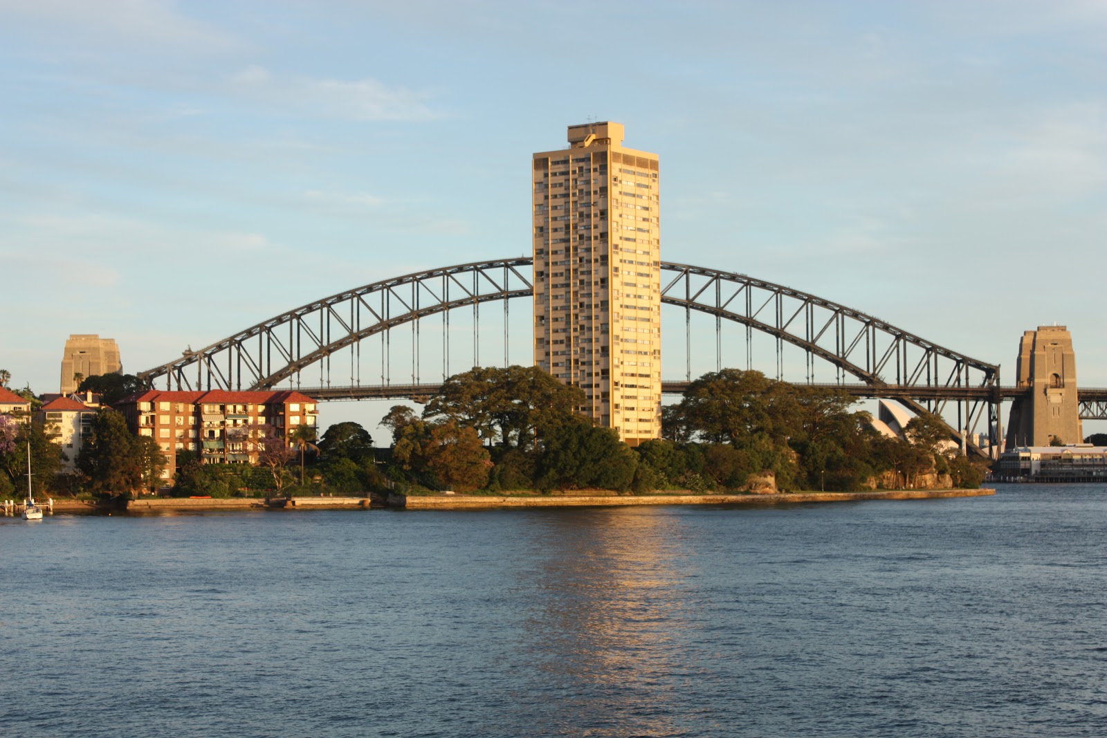 Sydney City and Suburbs McMahons Point, Blues Point Tower