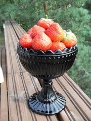 STRAWBERRIES IN MARIBOWL