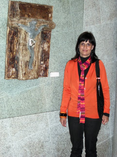 Carla with the work 'Cristo'