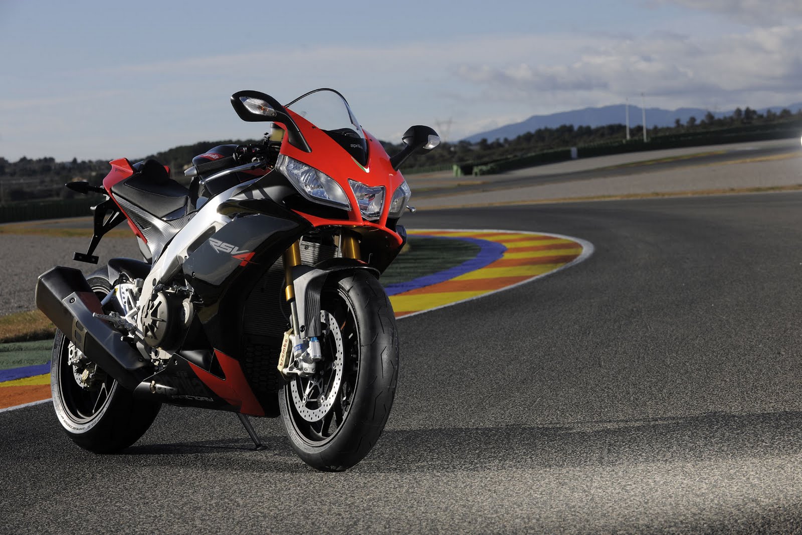 aprilia rsv4 factory 2010