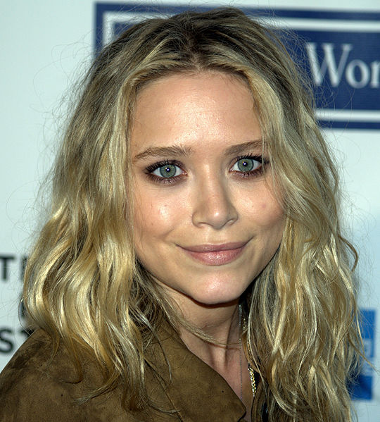 Profile Facts: Mary-Kate and Ashley Olsen