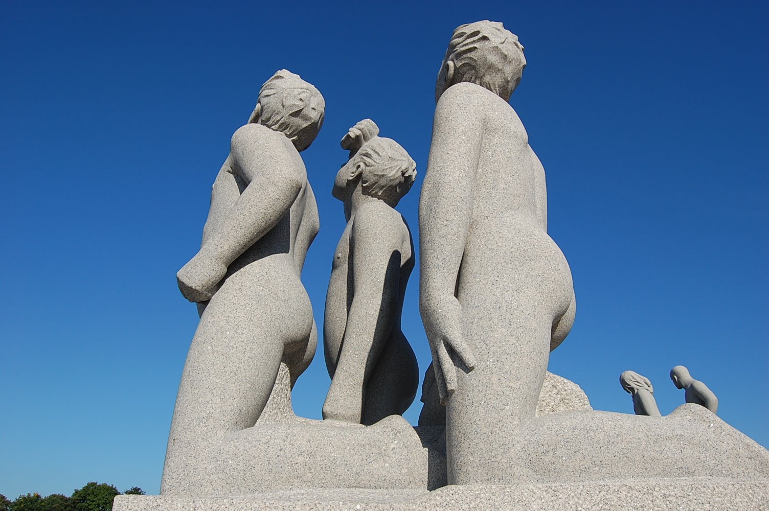 [Tolu+Ogunlesi_Vigeland+Sculpture+Park+9.jpg]