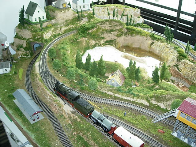 The Sunny Model Railroad: Model Railroading | Track Curve 