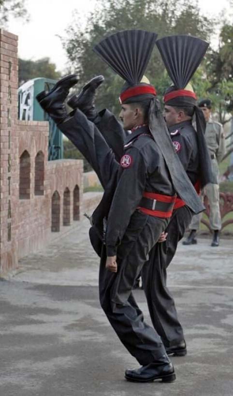 [Funny_Military_Pictures_18.jpg]