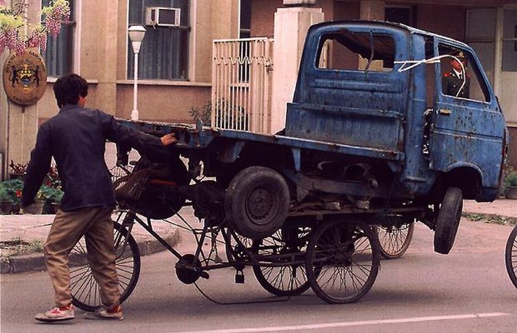 [exotic_way_of_delivering_things_05.jpg]