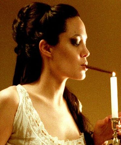 [female_celebrities_smoking_cigars_03.jpg]