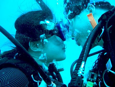 [Under_Water_Kissing_Moments_7.jpg]