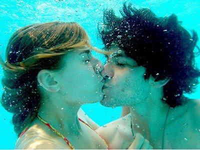 [Under_Water_Kissing_Moments_4.jpg]