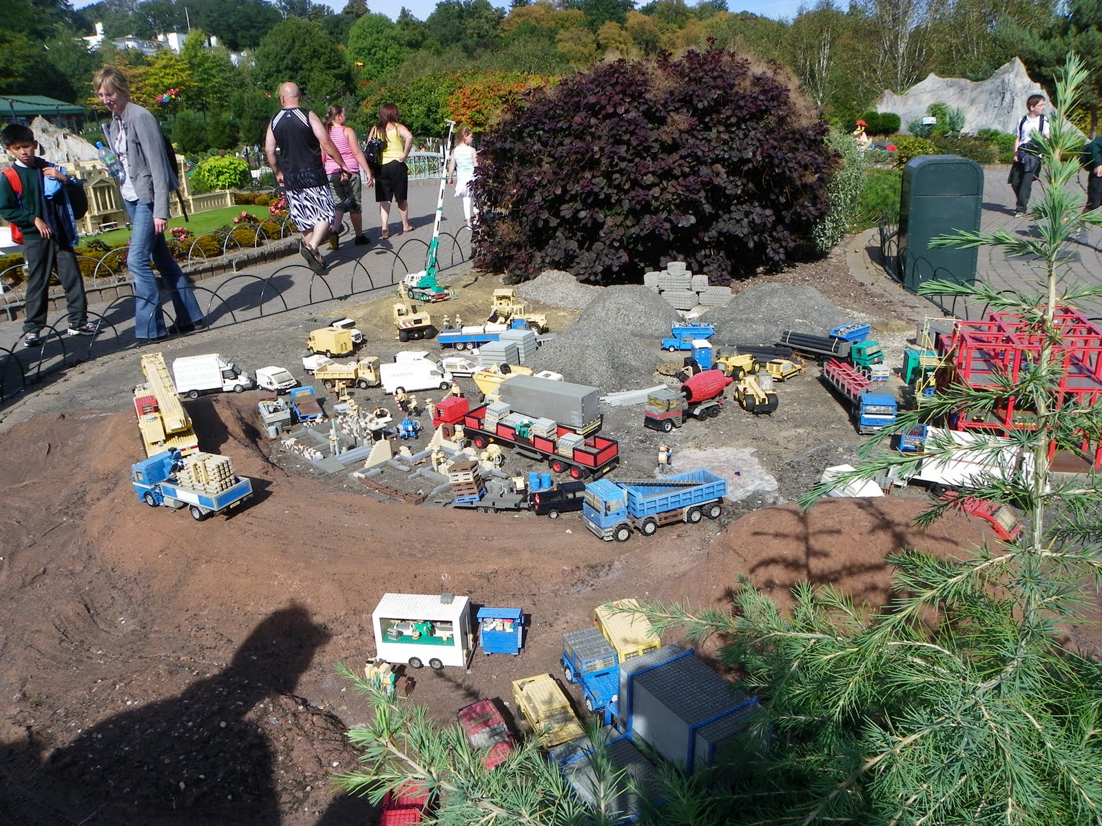 [construction+site+in+miniland.JPG]