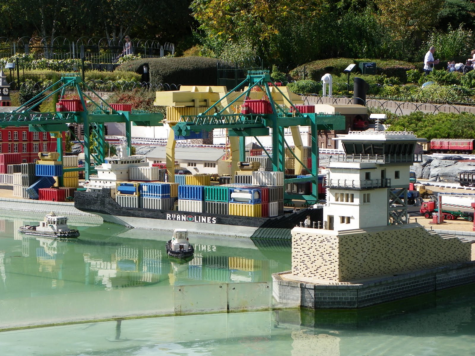 [container+ship+in+miniland.JPG]