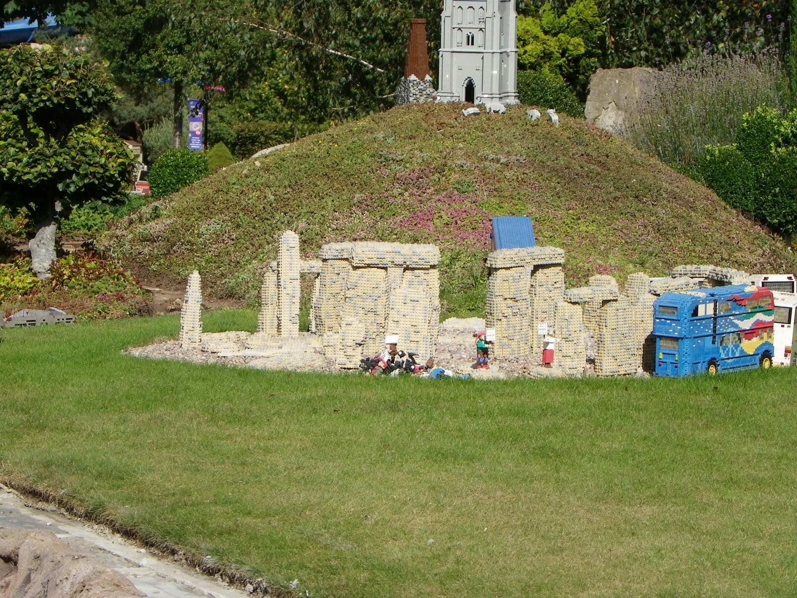 [Stone+hedge+in+miniland.JPG]
