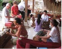 Anom Putra Teaches a Gamelan Workshop