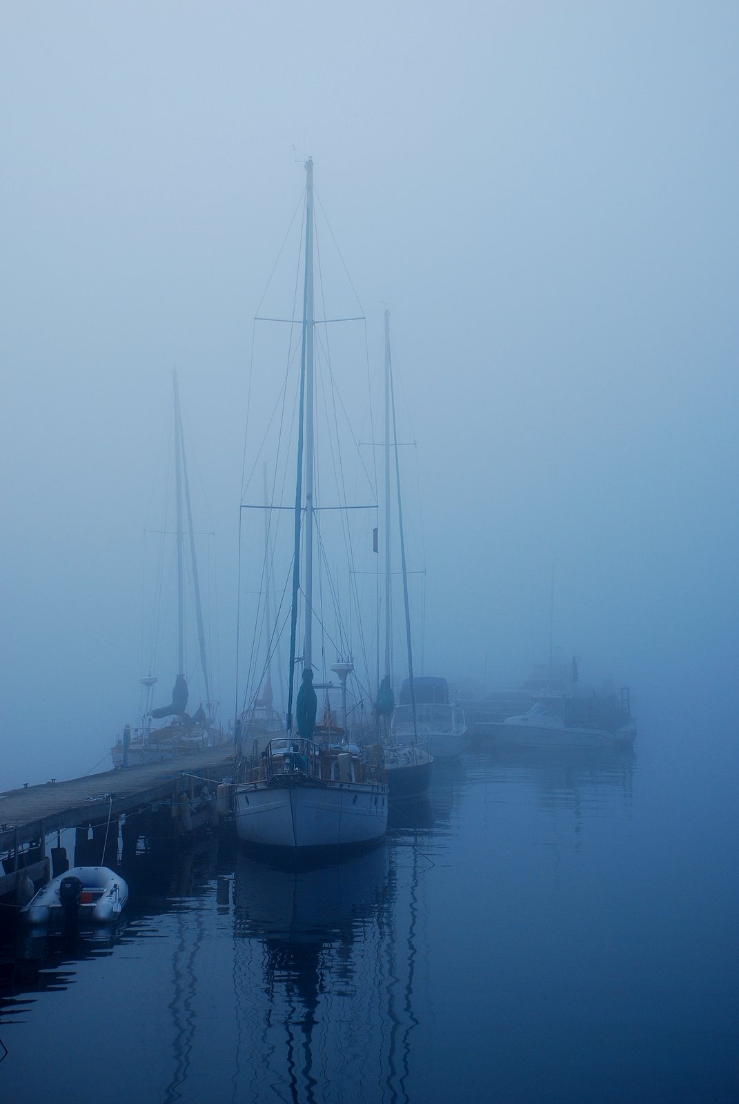 [sails+in+the+mist.jpg]