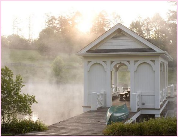 [BlacberryFarmLake.JPG]