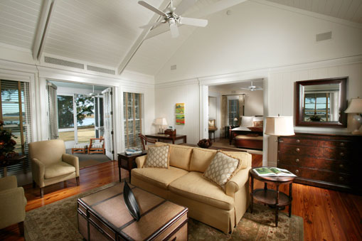[Interior-cr.jpg]