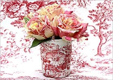 [img_Yellow-roses-on-Toile-de-Jouy_Louis-GAILLARD_ref~PHC2449_mode~zoom.jpg]