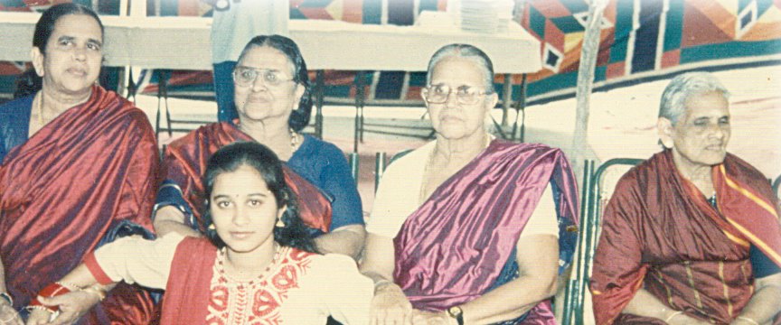 [Amma+with+her+two+sisters+and+Manni.jpg]