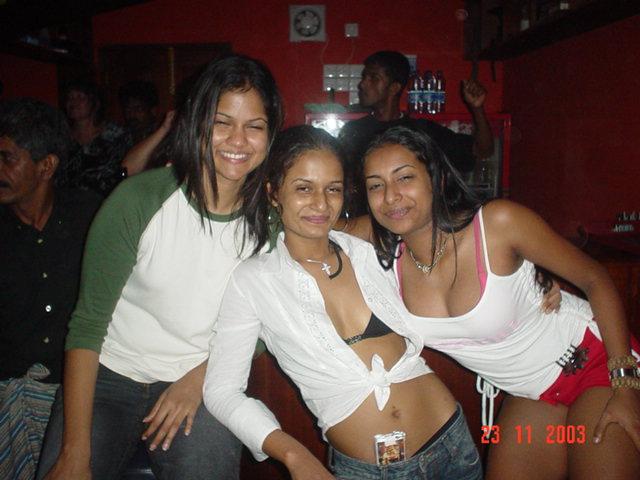 Sri+Lankan+Party+Girls+08.jpg.