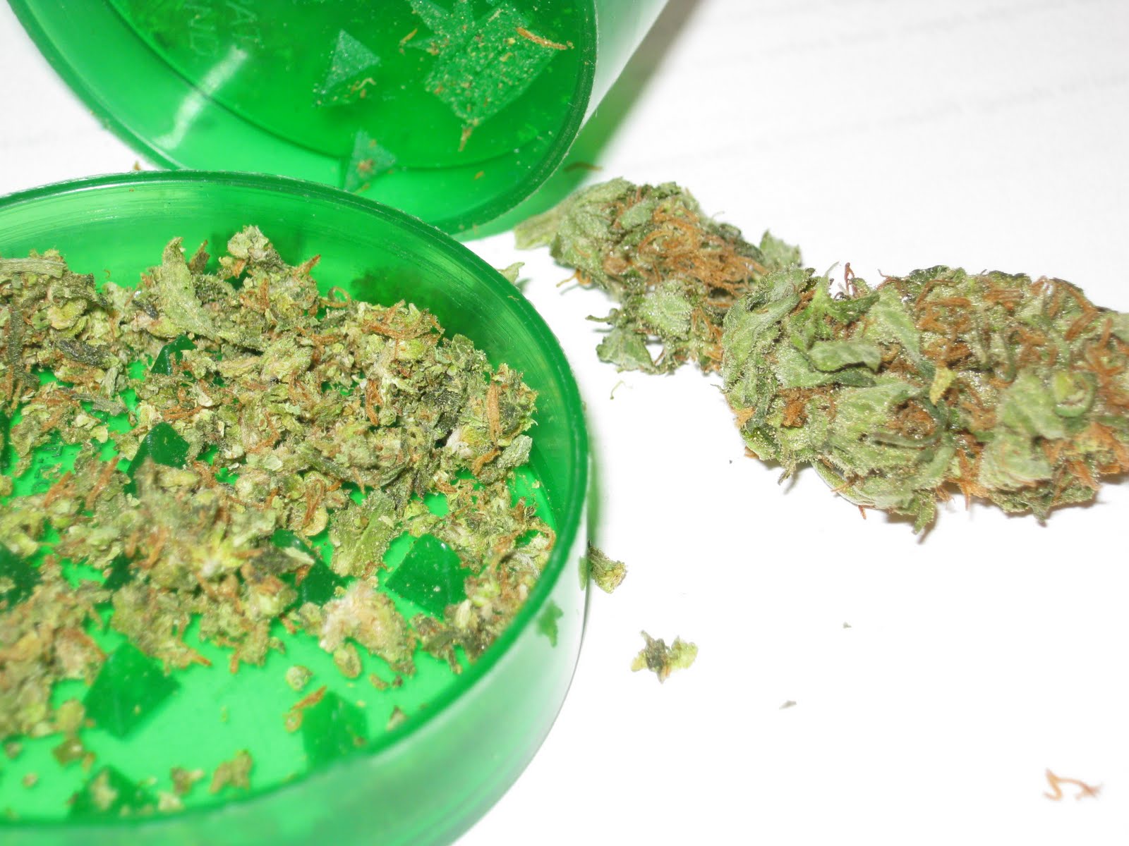 Dragon Chewer Marijuana Stash Jar Cannabis Grinder Container Review