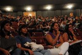 Estudiantes y profesores en foro (Auditorio Faces / UC. 4 de marzo 2009)