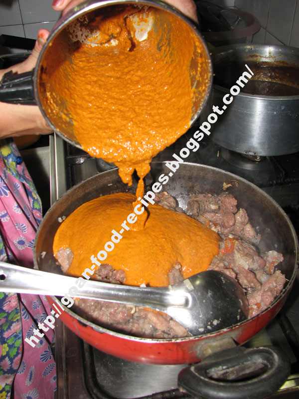 [mixing_masala_with_beef.jpg]