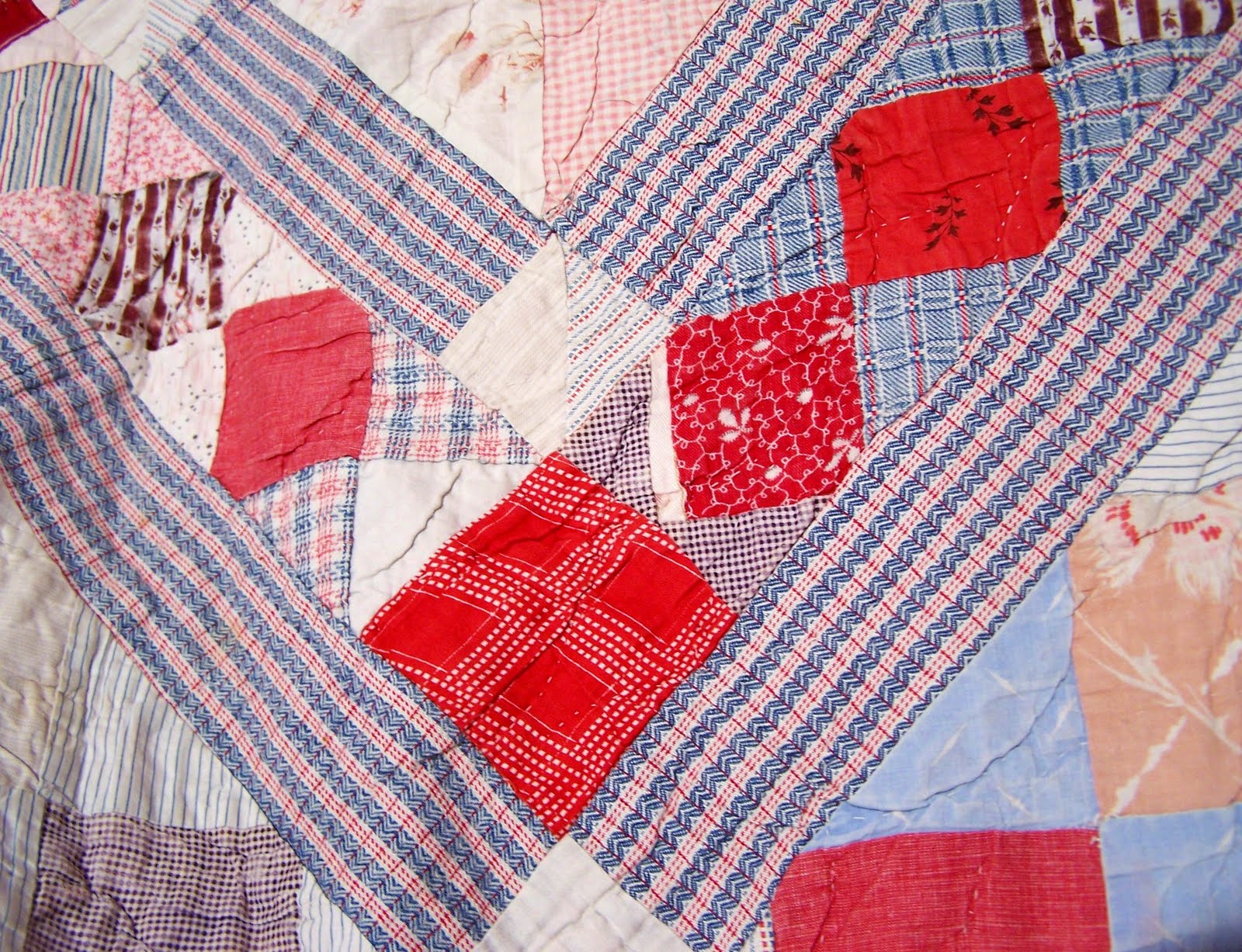 THE ANTIQUE LINEN CUPBOARD Hand stitched cushions & quilts